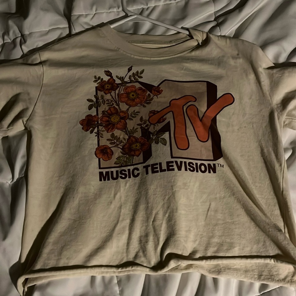 Mtv shirt short sleeve 
Cream